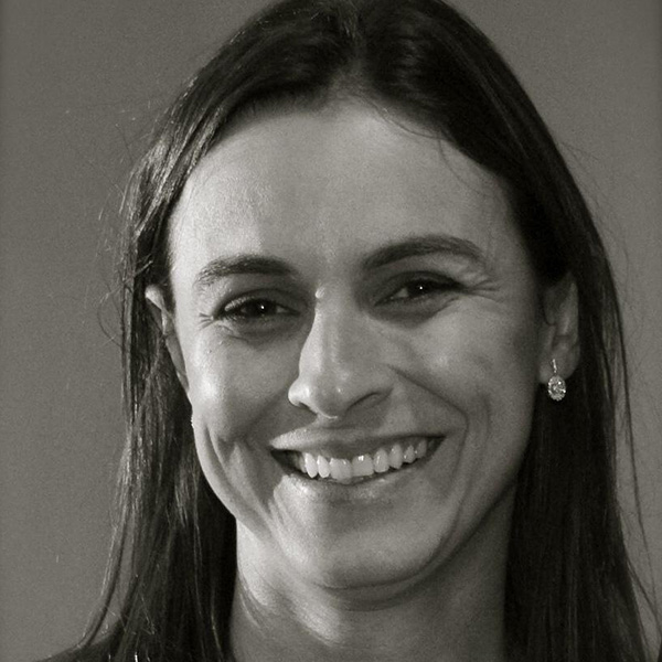 Dra. Luciana Costa